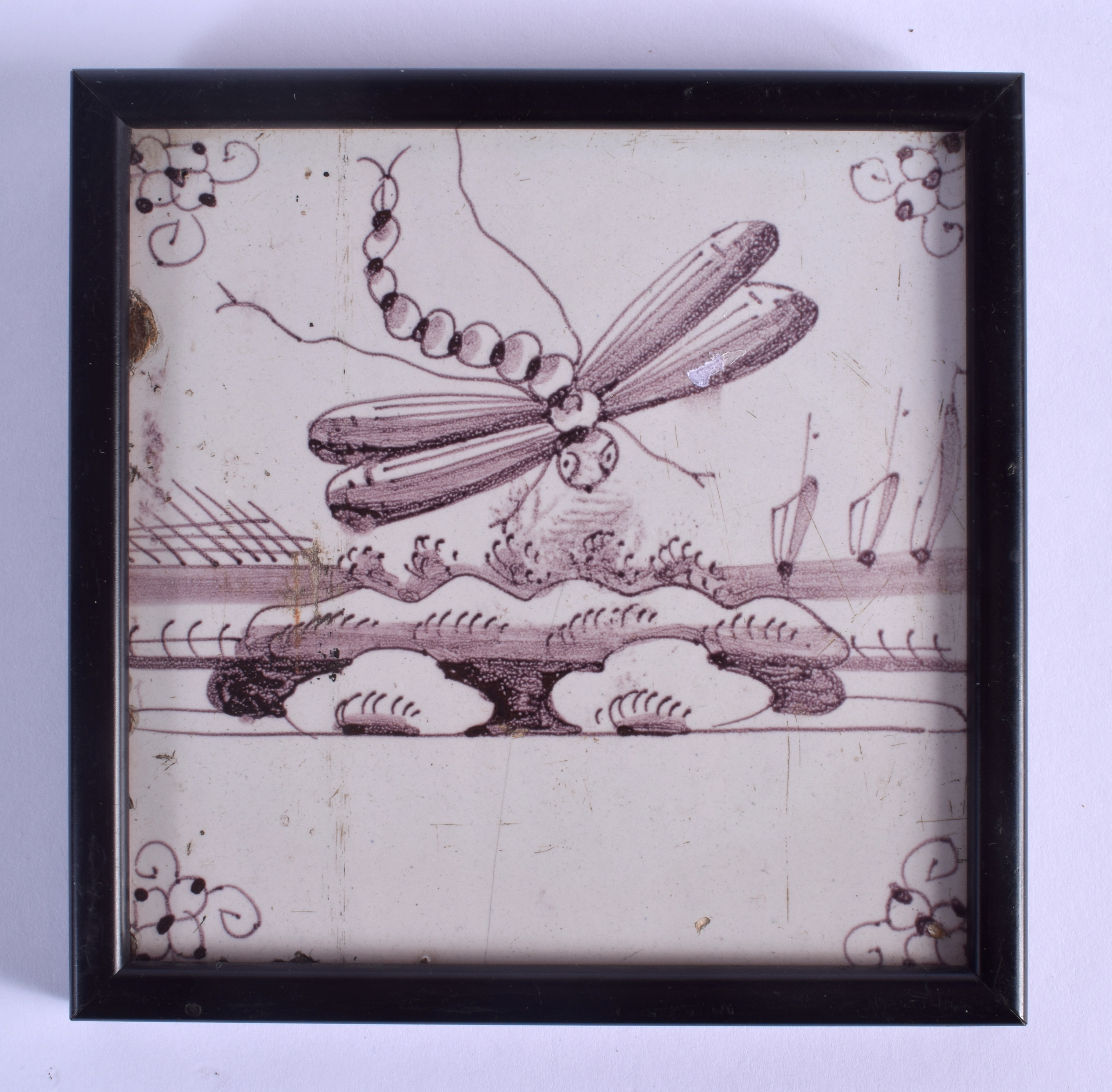 AN 18TH CENTURY DELFT MANGANESE DRAGONFLY TILE. 12.5 cm square.