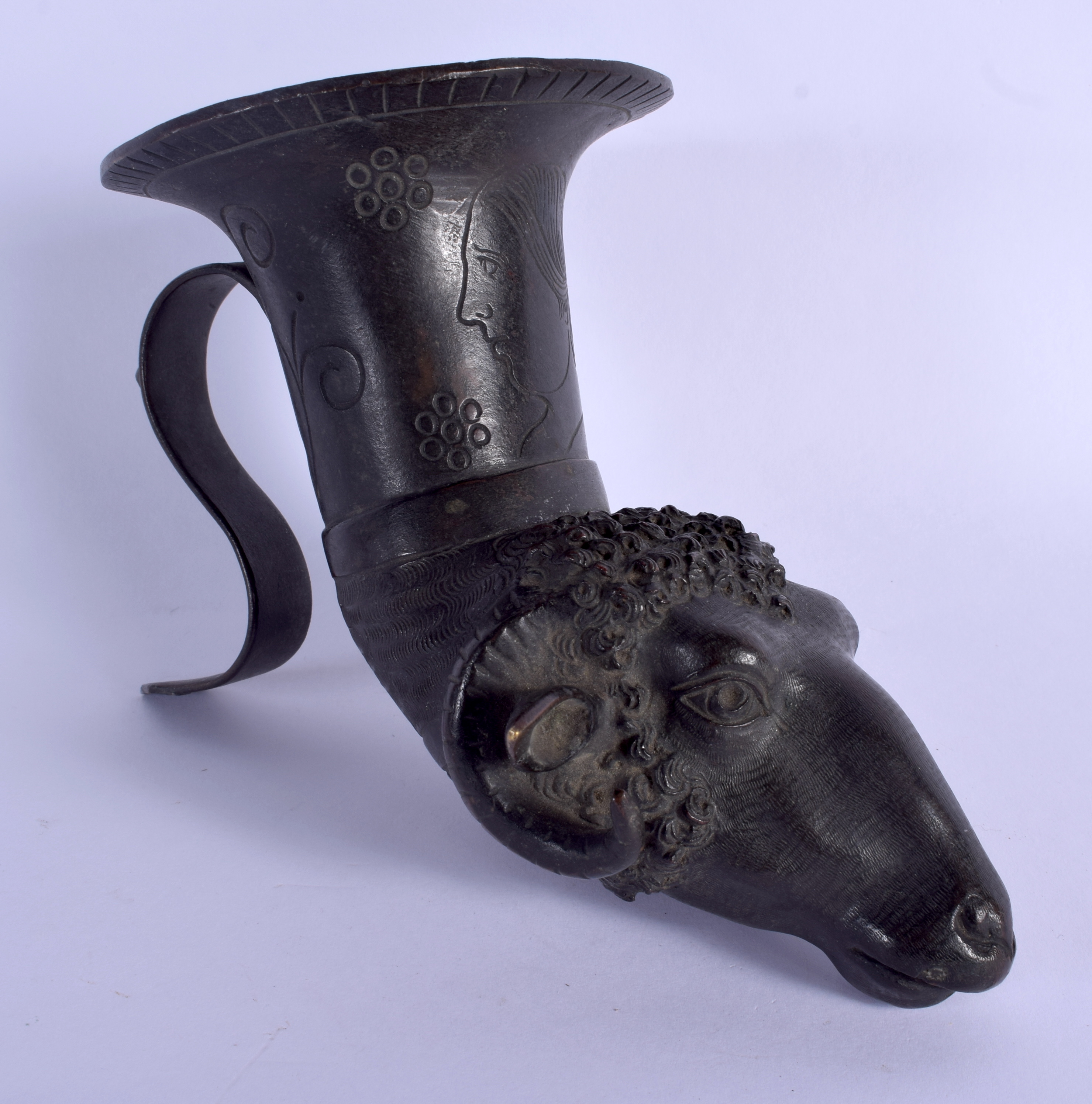 A RARE 19TH CENTURY ITALIAN GRAND TOUR BRONZE RHYTON DRINKING CUP formed with a rams head. 16 cm x 8 - Image 2 of 4