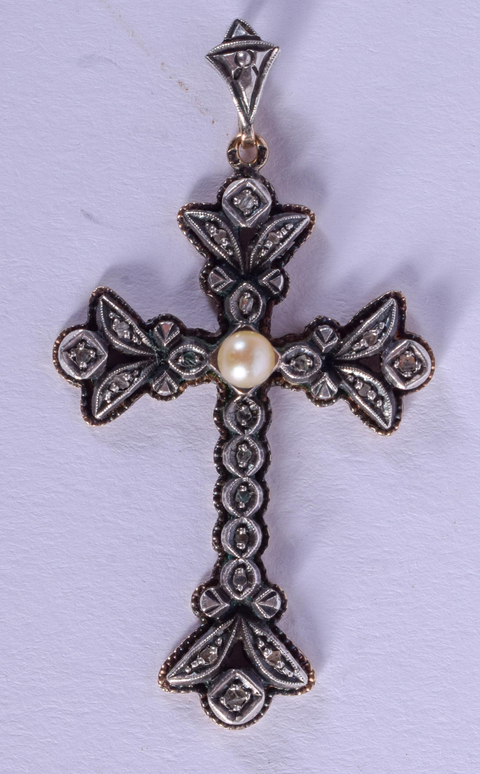 AN ANTIQUE GOLD SILVER AND PEARL PENDANT. 5 grams. 3.5 cm x 2 cm.