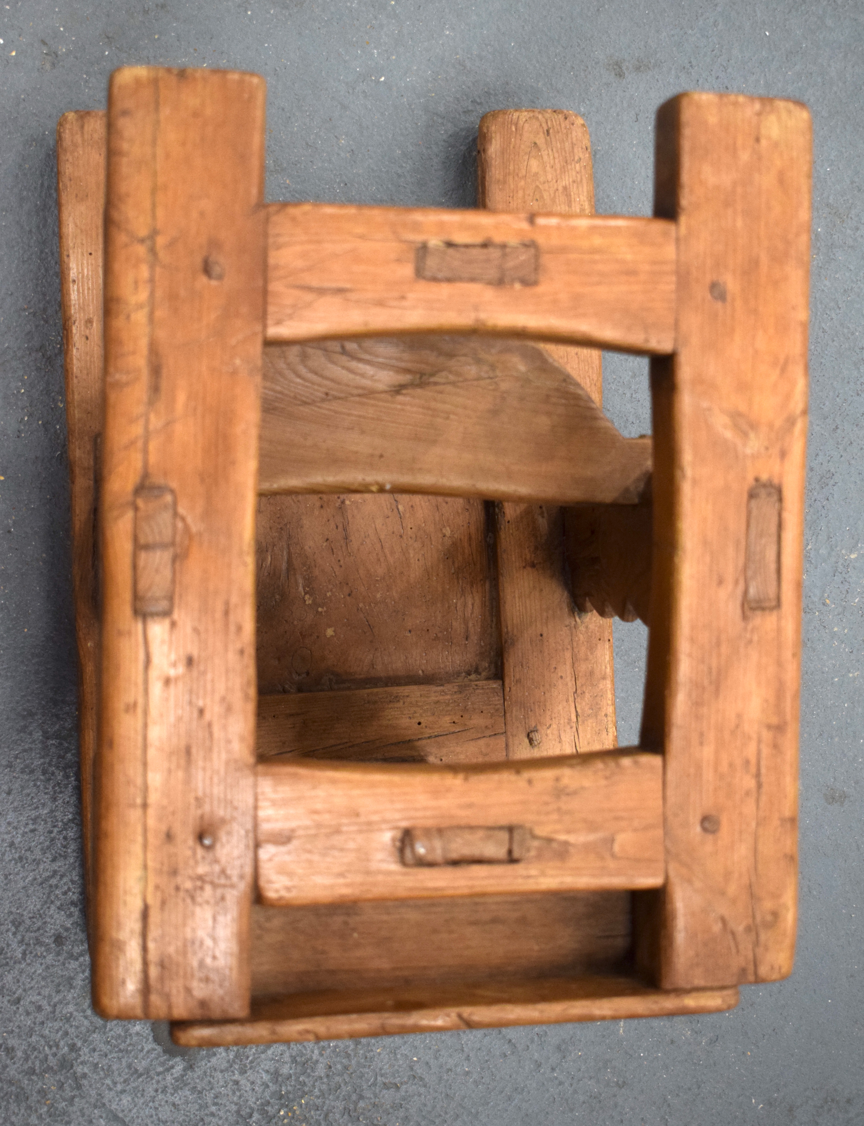 AN ANTIQUE CHINESE PRIMITIVE BABIES CHAIR. 45 cm x 31.5 cm. - Image 3 of 3