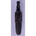 AN EARLY 20TH CENTURY CHINESE CARVED HORN SCENT BOTTLE formed as a corn on the cob. 10.5 cm long.