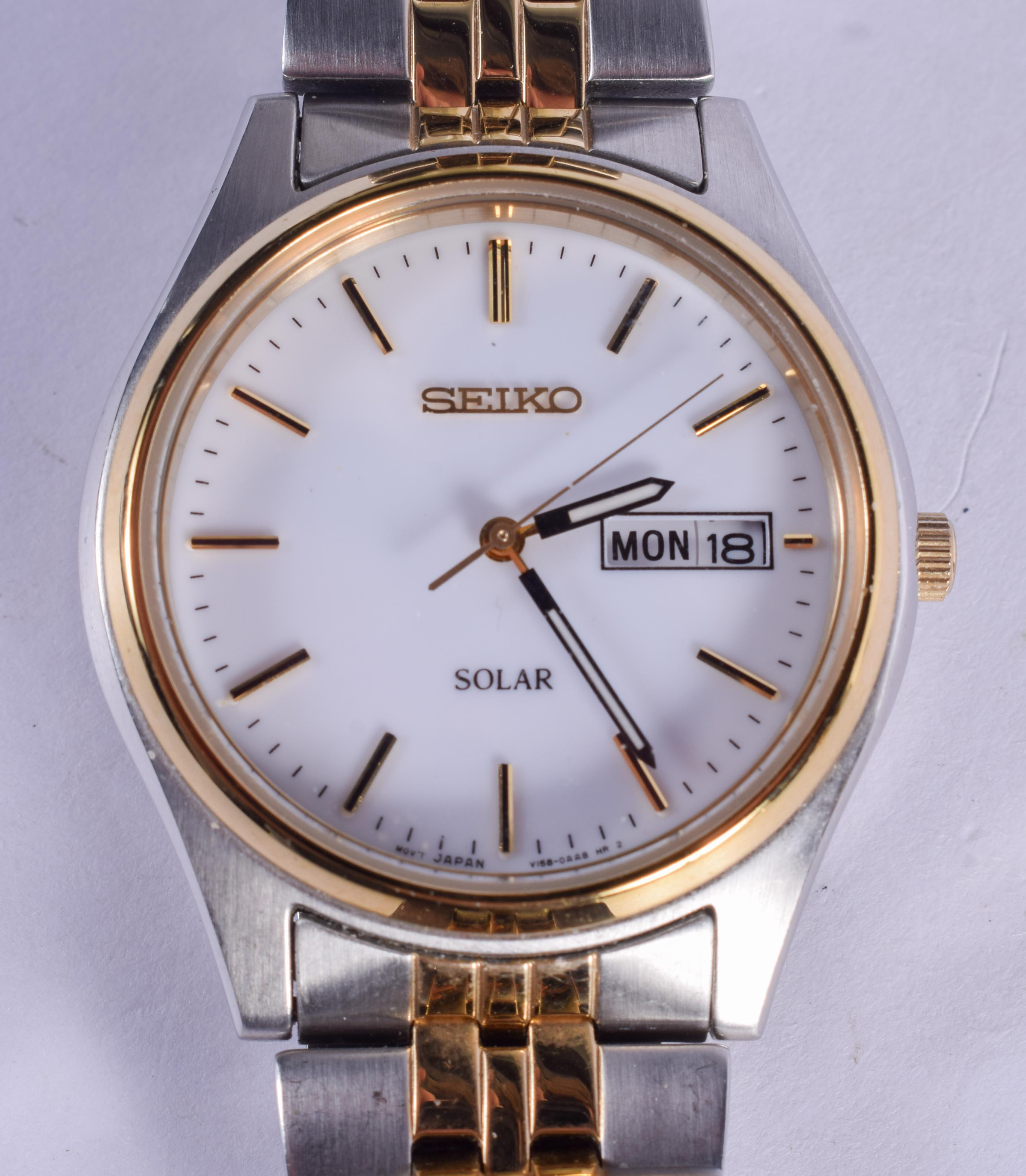 A SEIKO SOLAR TWO TONE WRISTWATCH. 3.5 cm diameter.