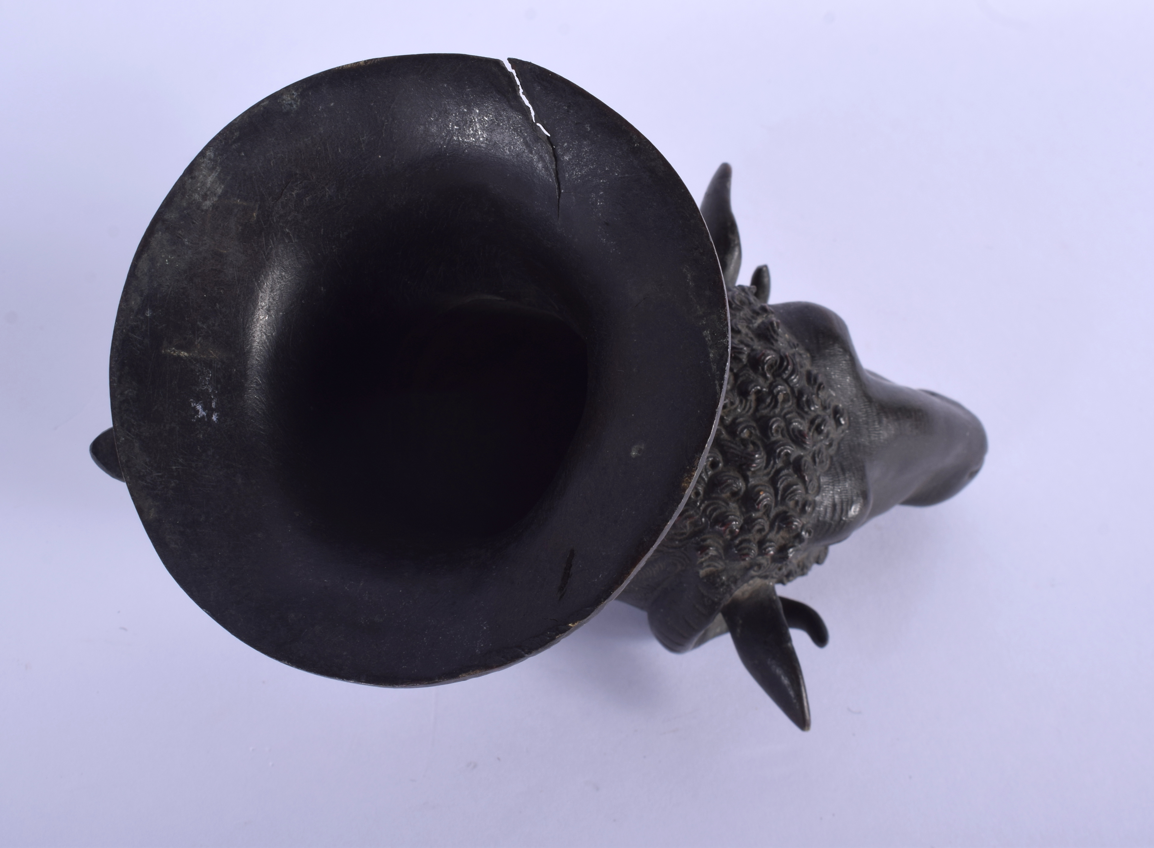 A RARE 19TH CENTURY ITALIAN GRAND TOUR BRONZE RHYTON DRINKING CUP formed with a rams head. 16 cm x 8 - Image 3 of 4