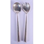 A PAIR OF ANTIQUE SILVER SALAD SERVERS. Birmingham 1901. 120 grams. 24 cm long.