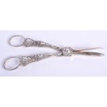 A PAIR OF ANTIQUE SILVER GRAPE SCISSORS. 17 cm long.