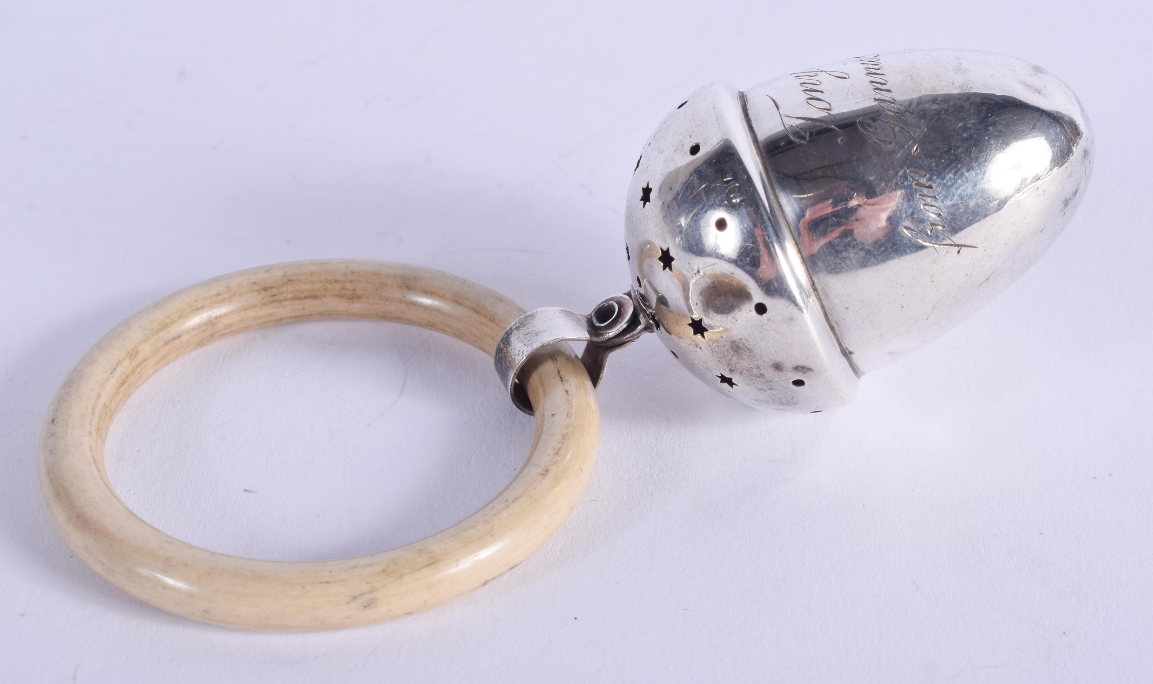 AN UNUSUAL ART DECO NUTMEG GRATER FORM BABIES TEETHING RATTLE. Birmingham 1925. 23 grams. 4 cm x 2.5 - Image 2 of 4