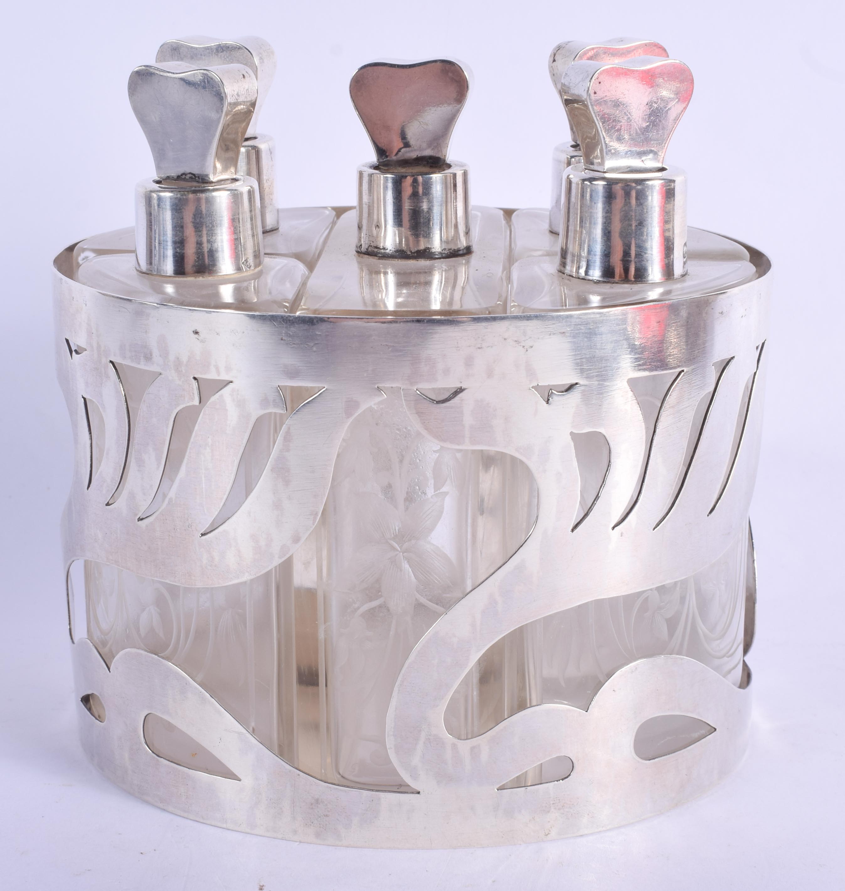 AN ART NOUVEAU SILVER MOUNTED CASED SCENT BOTTLE. 183 grams overall. 14 cm x 11 cm. - Image 2 of 3