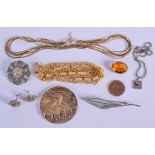 ASSORTED YELLOW METAL JEWELLERY together with a brooch etc. (qty)