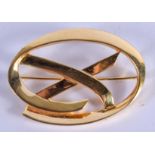 A STYLISH 1980S BOXED TIFFANY & CO 18CT GOLD BROOCH. 15.8 grams. 4.25 cm x 3 cm.