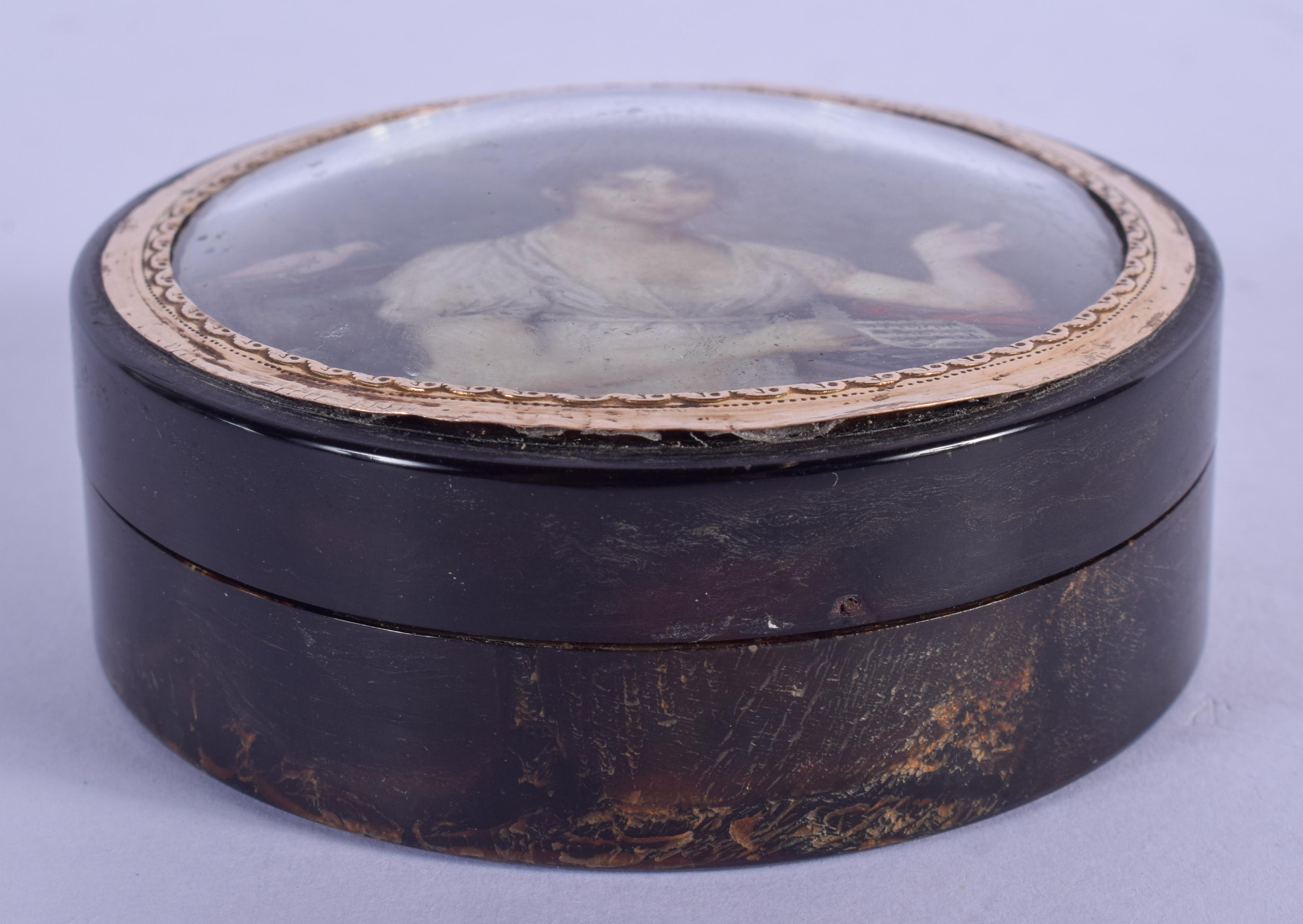 AN 18TH/19TH CENTURY EUROPEAN PAINTED IVORY GOLD AND TORTOISESHELL BOX painted with a female. 7.25 c - Image 2 of 6