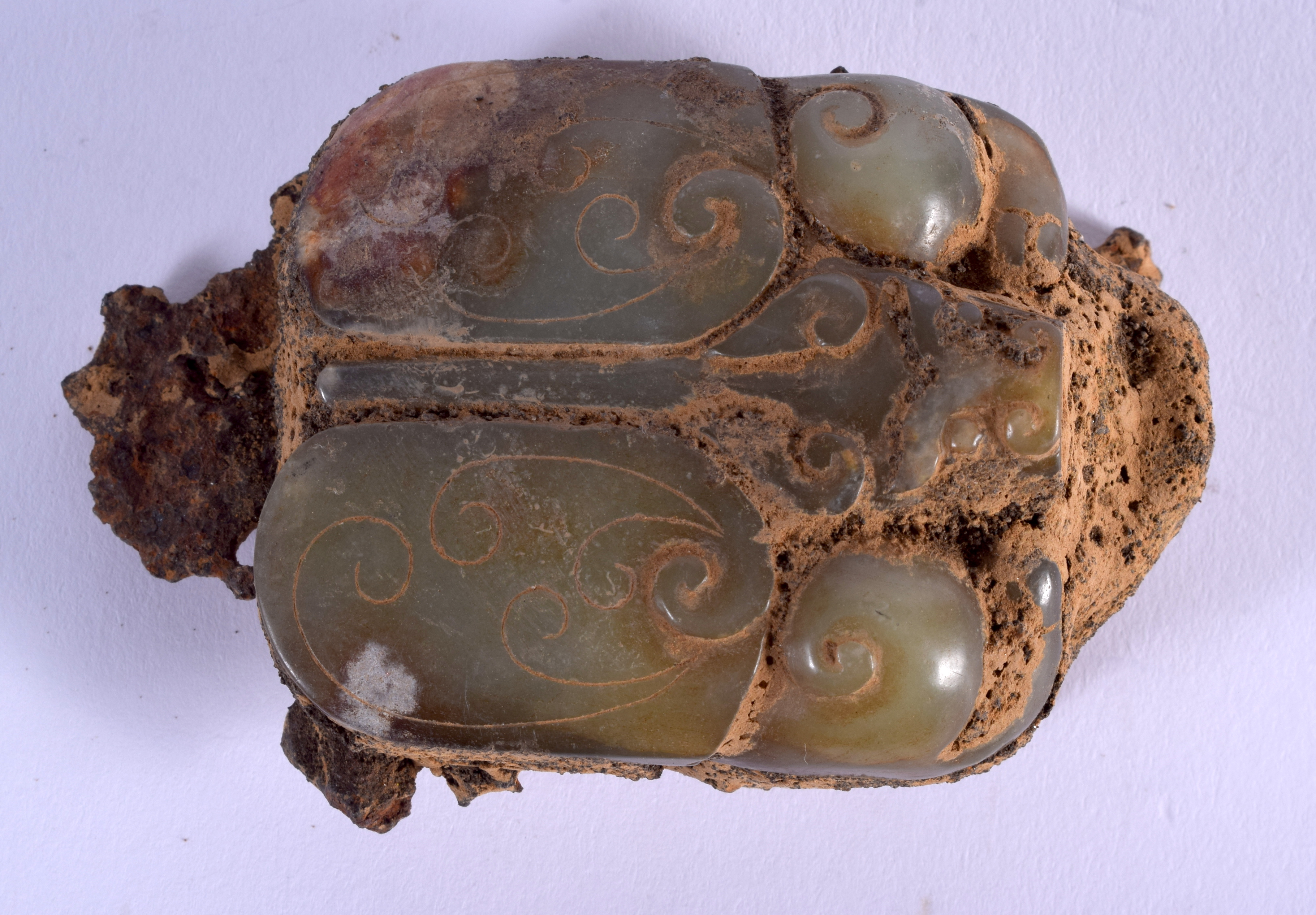 AN UNUSUAL JADE ARCHAIC BEAST 20th Century. 6.5 cm x 6 cm.