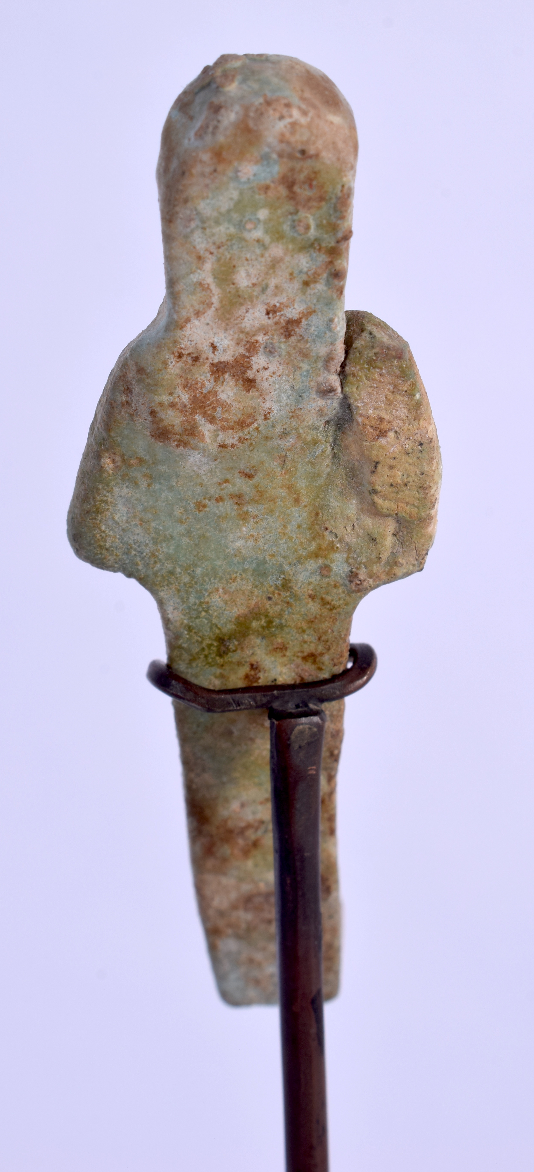 AN EGYPTIAN ANTIQUITY FAIENCE GLAZED AMULET. Amulet 8 cm high. - Image 3 of 3