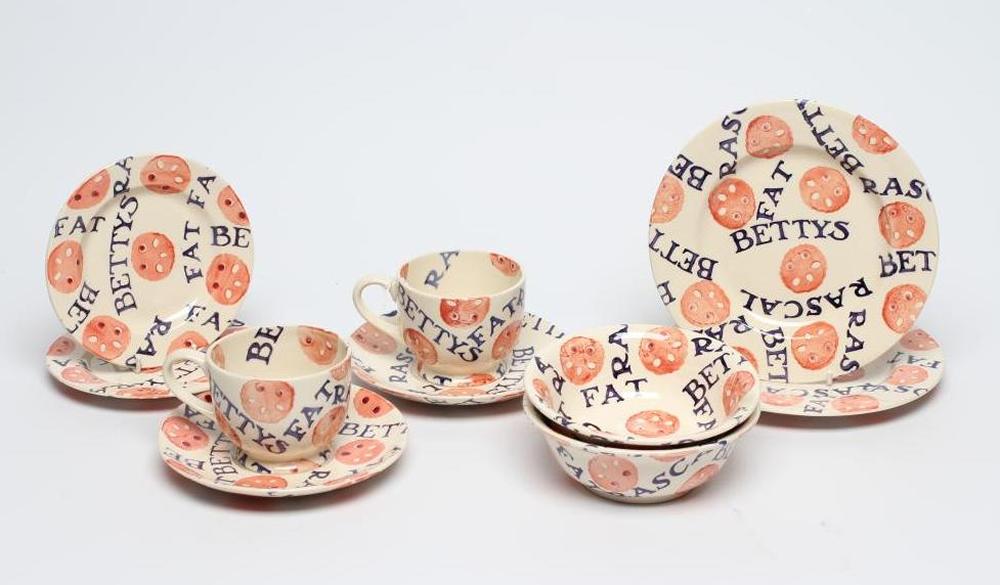 OF YORKSHIRE INTEREST - An Emma Bridgewater pottery "Bettys Fat Rascal" pattern breakfast set for