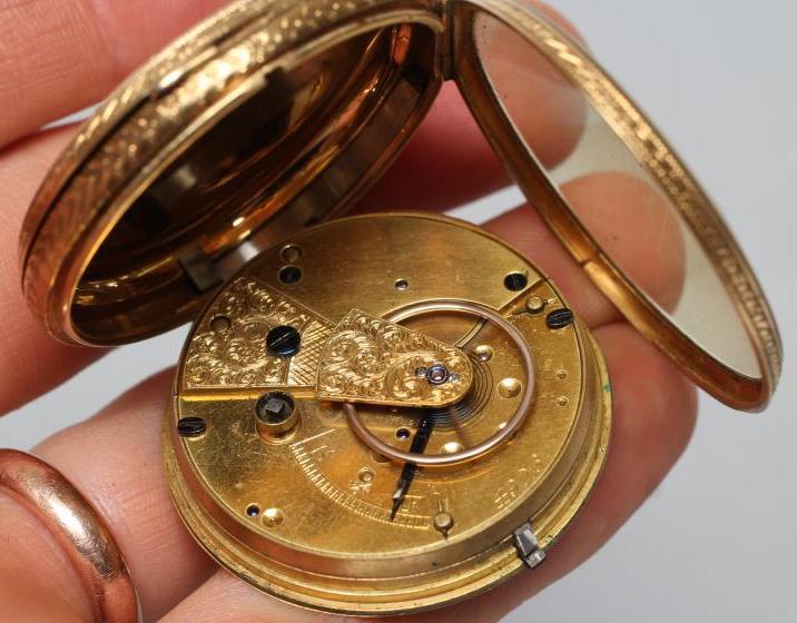 A VICTORIAN 18CT GOLD KEY WIND POCKET WATCH, the engine turned chapter ring with black Roman - Bild 3 aus 3