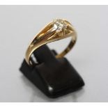 A GENTLEMAN'S SOLITAIRE DIAMOND RING, the round brilliant cut stone of approximately 0.50cts set
