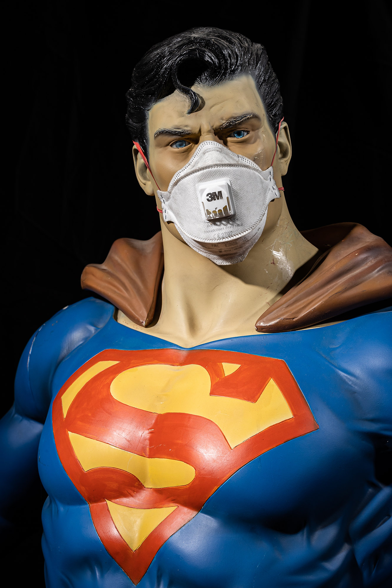 A LIMITED EDITION LIFE SIZE SCULPTURE OF SUPERMAN - Image 3 of 15