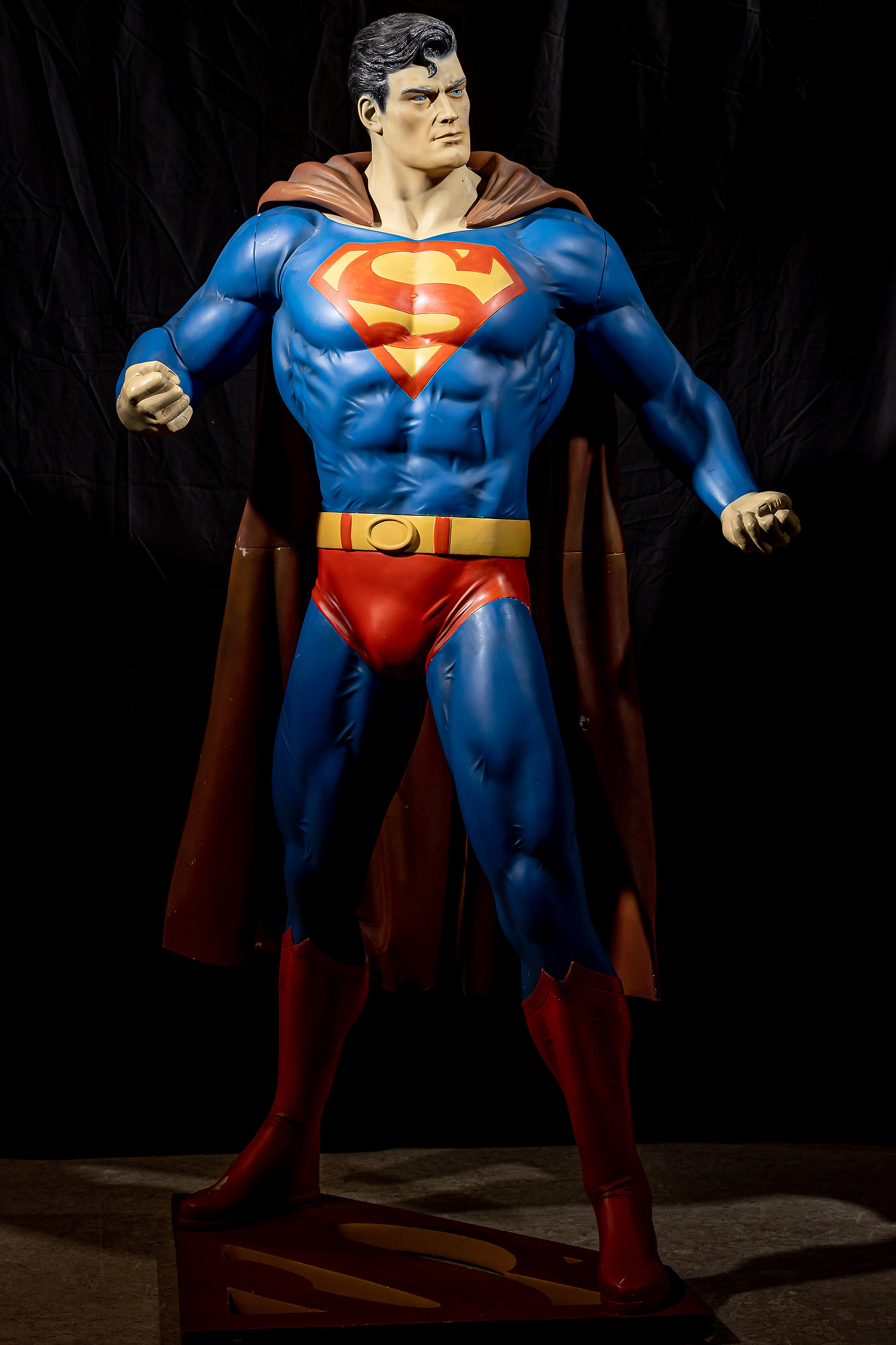 A LIMITED EDITION LIFE SIZE SCULPTURE OF SUPERMAN - Image 5 of 15