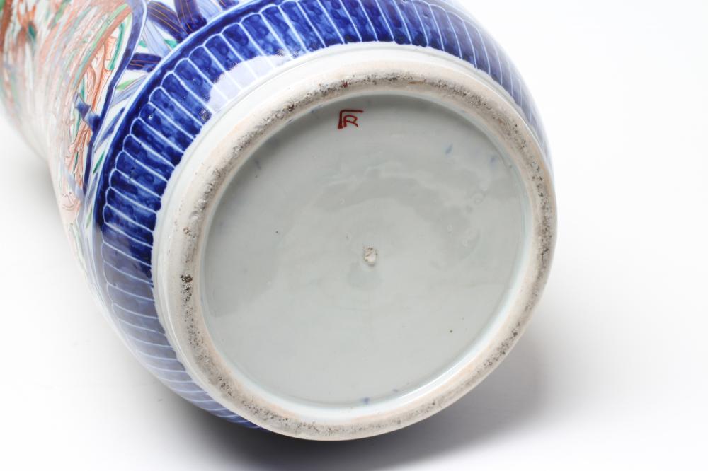 AN IMARI PORCELAIN STICK STAND of slightly waisted cylindrical form painted in typical palette - Image 3 of 3