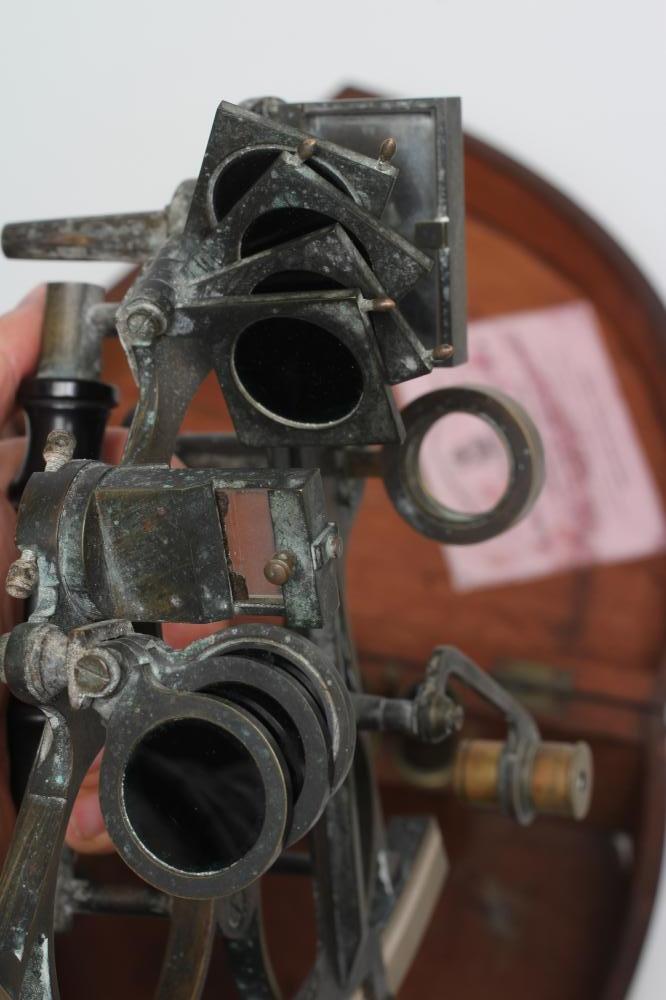 A BRASS SEXTANT by D. McGregor & Co. Glasgow, c.1900, with three lenses and silvered scale, in - Image 3 of 5