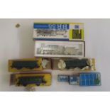 HO Gauge Trains comprising Piko Silver B.R. Class 55 (non working model), Trix Express 998 Goods