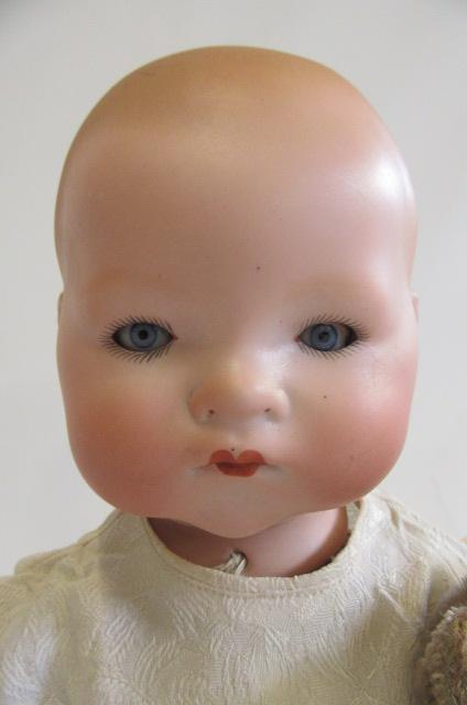 An Armand Marseille bisque flange neck baby doll with blue glass sleeping eyes, closed mouth, fabric - Image 2 of 4