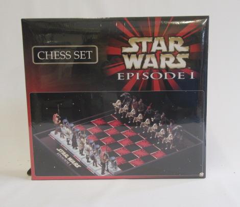 Star Wars Chess Set in unopened box, M (Est. plus 21% premium inc. VAT)