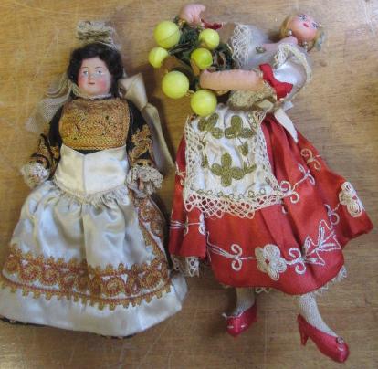 A collection of fourteen national costume and other small dolls including a Victorian German - Image 4 of 7