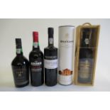 5 bottles of port comprising 1 boxed Sao Pedro Das Aguias Age 20 Ans, 1 boxed 2014 Graham's LBV, 1