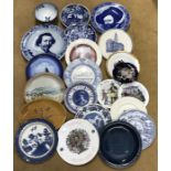 A collection of 22 decorative wall plates inc Delft blue and white, Wedgwood, Masons, Royal