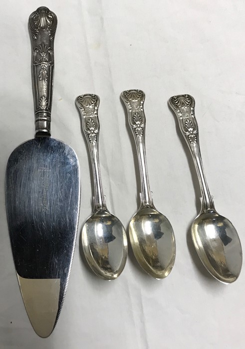 Three hallmarked silver Kings pattern teaspoons, London 1833, 102 gms and a silver handled cake
