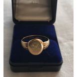 An 18ct gold gentleman's signet ring, engraved cartouche. 7.3 gms.