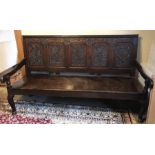 A superb 18thC oak settle with carved 5 panel back. 191 w x 110 h x 70cms d.