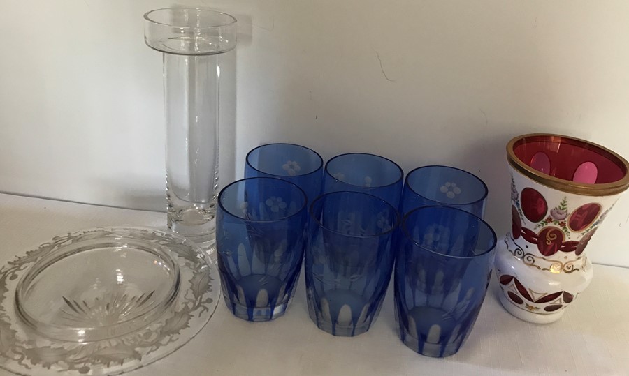 Glass to include pink and white overlay glass vase 13cms h, 6 blue etched tumblers, clear vase and