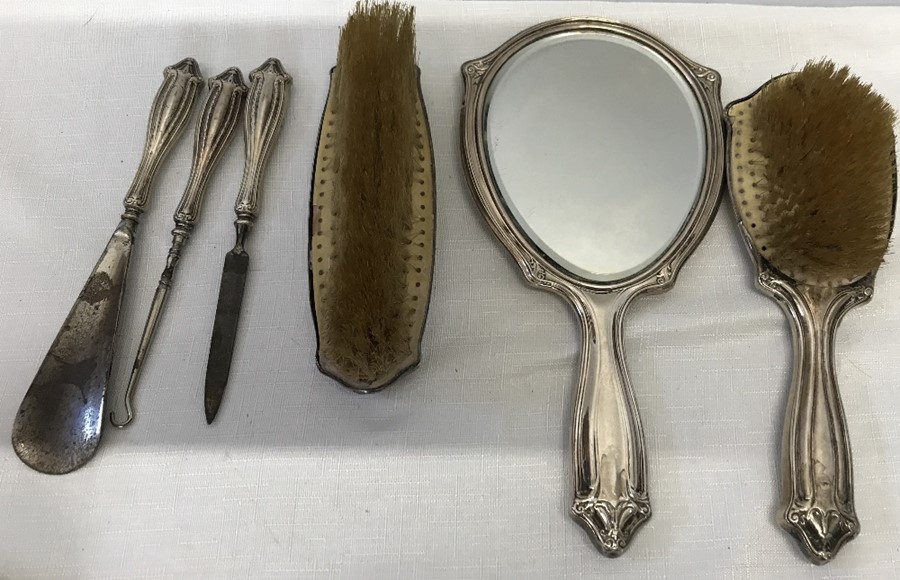 A white metal backed dressing table set to include mirror, hair & clothes brush, shoehorn, file - Bild 3 aus 3