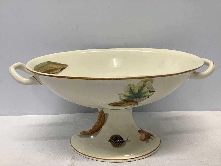 A good quality footed bowl in Shadow Leaf pattern Wedgwood creamware, good condition. 31 x 18cms.