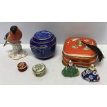 Miscellaneous ceramics to include Thomas lidded powder bowl, 12 x 12cms, two figures with gold