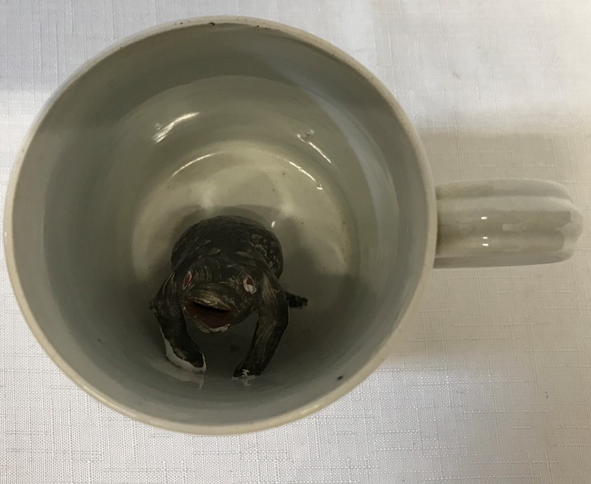 A late 19thC lustre mug in good condition with surprise frog to interior. 12cms h. - Image 4 of 5