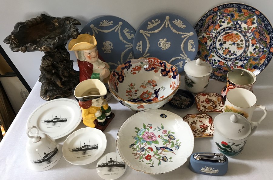 Miscellaneous ceramics to include Wedgwood plates and table lighter, Aynsley dish, Masons