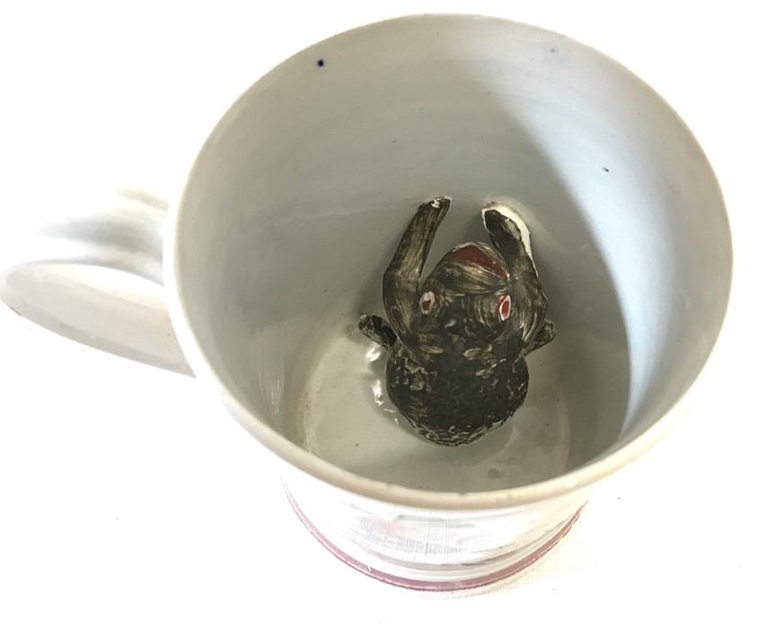 A late 19thC lustre mug in good condition with surprise frog to interior. 12cms h. - Image 5 of 5