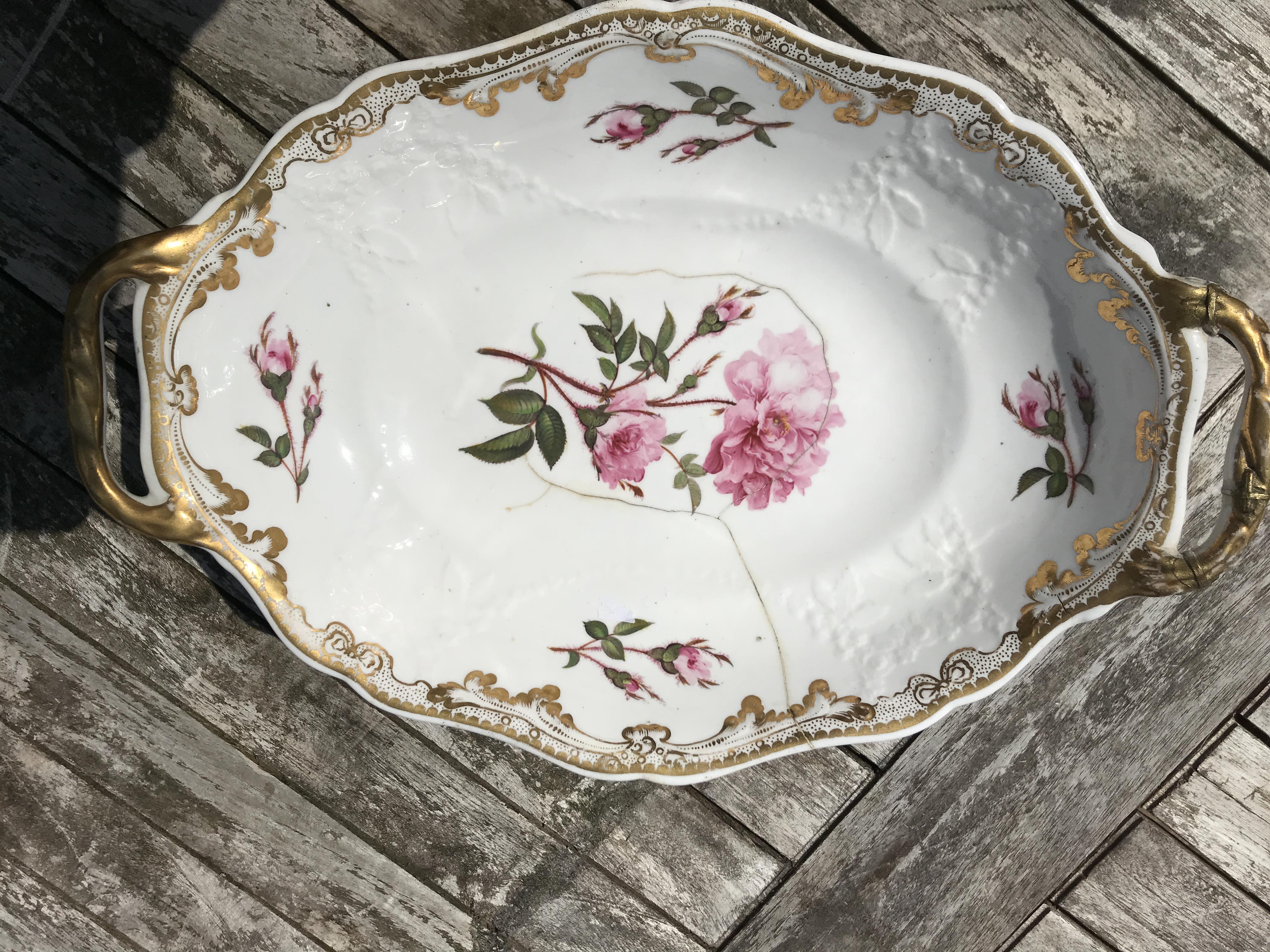 Early 19thC English porcelain dessert service, 16 pieces, 3 in good condition, 2 stained, the rest - Image 10 of 10