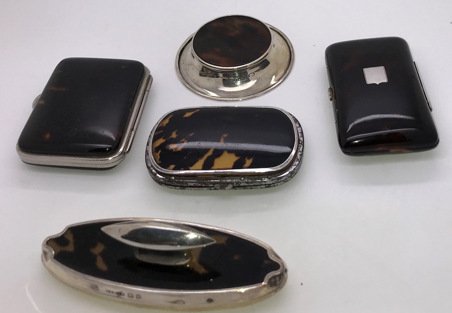 Five pieces tortoiseshell including silver piqué pin tray, three purses and nail buffer, 1 purse - Image 5 of 6