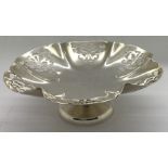 An Edward Viner, Sheffield 1951 silver pierced dish on stand, 15cms d. 121.9gms.