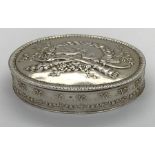 A good decorative snuff box with French hallmarks for 950 quality silver. 58.4gms. 5.5 x 7cms.