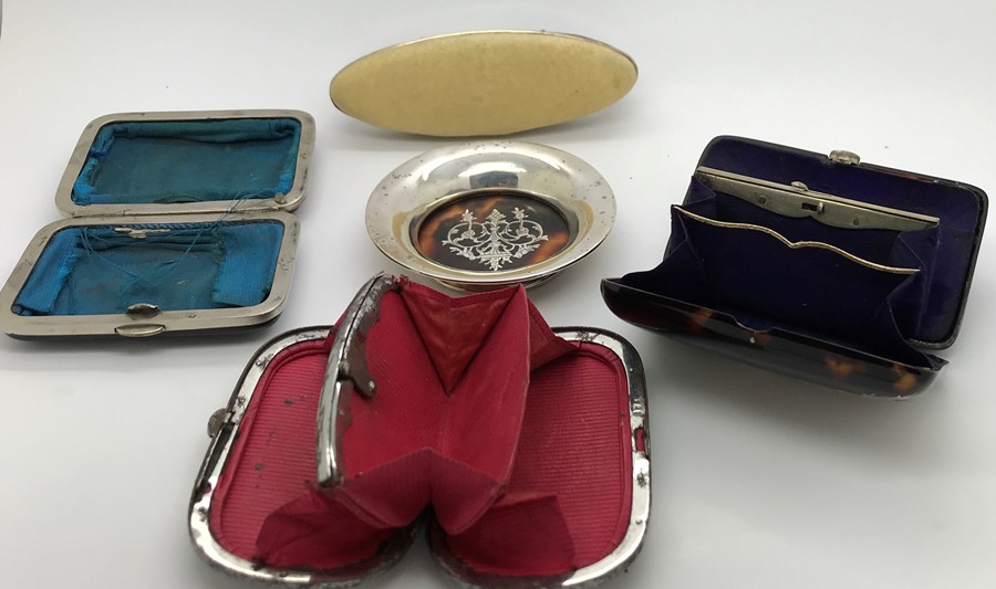 Five pieces tortoiseshell including silver piqué pin tray, three purses and nail buffer, 1 purse - Image 6 of 6