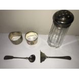 Two silver napkin rings, silver topped sugar shaker, silver pusher and salt spoon. 98.4gms.