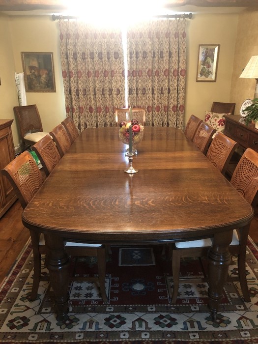 An 19thc oak windout dining table on turned legs with winder and 2 removable leaves. 276 x 130cms