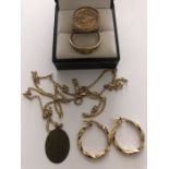 Various itemas of 9 ct gold jewellery to include 2 rings, a pair of hoop earrings, a chain