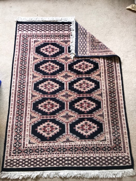 A wool rug. 177 x 130cms.