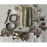 Various items of good quality vintage jewellery including seed pearls, silver bracelets, earrings,
