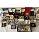 A quantity of good quality vintage brooches to include silver, diamonte etc.